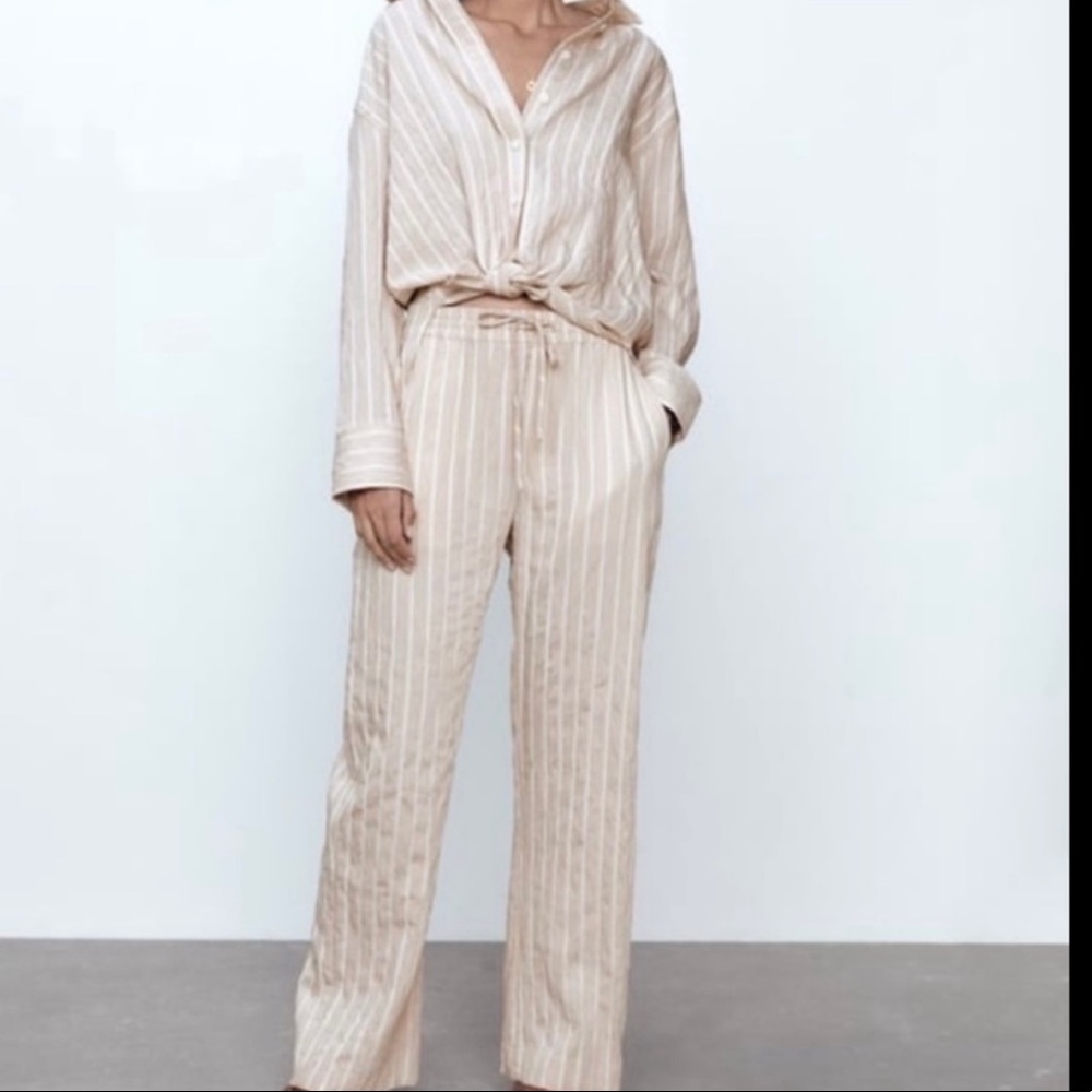 Woman’s Zara (2 piece set) Button down top & pull on pants PJ style